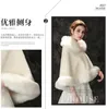 Winter Wedding Cloaks Nupcial Faux Fur Envoltório Quente Shawls Outerwear Black Borgonha Branco Estilo Coreano Mulheres Jaqueta Prom Noite Party H09