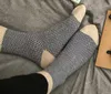 Großhandels-Kostenloser Versand 4Pairs Wellenlinien Fischgrätmuster Absätze Jacquard-Wollsocken männliche Kaninchen warme Herrenkleidsocken chaussette homme