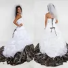 2017 Romantisk Camo Bröllopsklänningar Stropplös med Lace Up Back Court Train Vestidos de Novia Princesa Fashion Bridal Gowns Custom