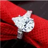 Retro Moissanite Kvinnlig Ring 925 Silver Inlagd 3 Karat Drop Shap Simulering Diamant Bröllops- eller Förlovningsring Lovers Lyx Euro-American