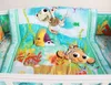 8ピースベビーベッドセット純綿刺繍3Dキャラクター海洋動物ベビーベッドセットの周りの赤ちゃんのキルトベッドが含まれています