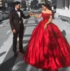 Moda Korse Quinceanera Elbiseler Kapalı Omuz Kırmızı Saten Örgün Parti Törenlerinde Sevgiliye Payetli Dantel Aplike Balo Gelinlik Modelleri