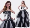 Clássico Branco e Preto Quinceanera Vestidos de Alta Qualidade A-line Até O Piso Pageant Vestidos para Meninas com Apliques Em Camadas Ruffles Prom Vestido