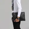 Geweven patroon lederen envelop clutch tas zwart met polsbandje hand betrapt handtas Business Black Organizer Portemonnee voor mannen of vrouwen