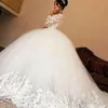 Modeste Dentelle Tulle Manches Longues Robe De Bal Robes De Mariée Sheer Jewel Neck Illusion Dentelle Appliques Puffy Tulle Haute Qualité Robes De Mariée