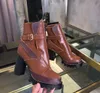 Hot Sale-Designer Kvinnor Martin Stövlar Mode Boots Flamingos Kärlek Arrow Medalj Grov Öken Boot Vinter Läder Kvinna Skor