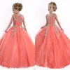 Без рукавов маленькие девочки Pageant платья для подростков Принцесса коралловые органзы бальное платье цветок девушки платья день рождения платья