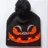 Berretti natalizi a LED Cappelli lavorati a maglia Light-up unisex Cappellini invernali caldi con teschio Natale Decorazioni per Halloween Cappelli con pompon di moda