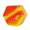 100pcslot FDA Godkänd 26 ml Honeybee Hexagon Dab Jar Box Bee Insects Container nonstick Silikon Oil Kök lagring Mix Dekorat9317442