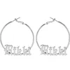 Custom Old English Name Hoop Örhängen A-Z Brev Anpassade namn 70mm Big Round Hoop Earings Mode Smycken Bijoux Femme