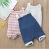 Baby rompers designer kläder pojkar flickor randig suspender jumpsuits spädbarn sommar ärmlös onesies toddler mjuk bomull kläder c851