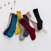 Baby-Mädchen-Kniestrümpfe mit Rüschen, brauchen Bonbonfarben, lange Socken für Kleinkinder, Baumwollsocken, Kinder, die Socken für neugeborene Babys stricken. 8984313