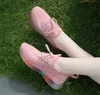 Venda quente 2020 New Ladies Sneakers Ssummer Respirável Yards Wild Lightweight Moda Casual Sapatos Mulheres Atacado