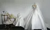 Robes de mariée de luxe robe de bal avec train cathédrale robes de mariée à col transparent, plus la taille Dubai dentelle appliquée robe de mariée personnalisée