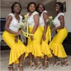노란색 인어 신부 들러리 드레스 차 길이 2020 높은 낮은 V 넥 수제 꽃 Applique Beaded 민소매 맞춤형 만든 하녀 명예 가운