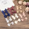 S791 Baby dziewczyna sztuczna skóra motyl Butknot Barrettes Kids Hair Clips Princess Girls Hair Bows Barrette Dziewczyny Accessori3048421