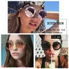 Venta al por mayor-Retro Gafas de sol redondas Mujeres Diseñador de la marca Letras inglesas Abeja Marco de metal Círculo Gafas de sol Moda Sombras femeninas Oculos