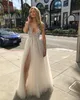 2020 Berta Bohemian Brautkleider Perlen tiefer V-Ausschnitt Boho Brautkleider A-Linie Side Split bodenlangen Tüll Vestido De Novia