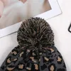 Örme Cap Kadınlar Pom Ears yazdır Leopard Kış Şapka Beanie Çift Katmanlı Yün Topu Caps 4 Styles çevirin Isınma