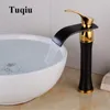 Rubinetto per lavabo Maniglia singola Rubinetto per lavabo a cascata in ottone oro nero Rubinetti per bagno caldo freddo Rubinetto per lavabo a cascata Scarico