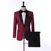 Senaste Design Side Vent One Knapp Burgundy Paisley Sjal Lapel Bröllop Brudgum Tuxedos Män Party Groomsmen Passar (Jacka + Byxor + Tie) K18