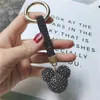 ファッションミッキーヘッドラインストーンラグジュアリークリスタルレザーストラップLlavero Alloy Car Keychainキーチェーンバッグチャームポートクレフ