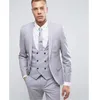 Brand New Grey Groom Tuxedos Châle Revers Groomsman Mariage 3 Pièce Costume Excellent Hommes D'affaires Veste Blazer (Veste + Pantalon + Cravate + Gilet) 2656
