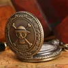 Vintage Bronze Piratenschädel ein Stück Design Quarz Taschenuhr Anime Display Männer Frauen Halskette Anhänger Kette Uhr