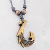 Mode smycken helhet 12st cool simulering ben snidade hawaiian maori brun fisk krokhänge amulet halsband drop shippi9060842