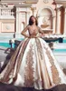 2019 Arabski Luksusowe Satynowe Suknie Ślubne Suknie Ślubne V Neck Illusion Długie Rękawy Koronka Aplikacja Kaplica Pociąg Wedding Suknie Ślubne BC1383