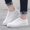 Chaussures décontractées pièces d'étudiant blanc et filles jeunes chaussures blanches 2020 automne nouvelles chaussures féminines version coréenne de semelles plates basses cravate