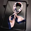 50*50cm 100% Mulberry Silk Scarf med stämpel Kvinnor Hjärta Bokstav C Fyrkantig Scarf Kända tillbehör Toppkvalitet