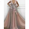 Neue Bling Sexy Abendkleider tragen tiefe V -Nacken 3D -Applikationen Pailletten ärmellose Tüll Lange Partykleid Festzug formelle Abschlussballkleider