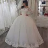 2019 Princess Ball Gown Bröllopsklänningar Långärmad Bateau Halsband Elfenben Spets och Tulle Luxury Crystal Bridal Bröllop Bollkorgar
