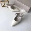 Couro de Patente Mulas Mulheres Sandália de Salto Alto Diamante Diamante Falt Sandal Designer de Alça de Cristal Mulheres Mulas Apontou Preto Estilo Branco