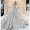 Luxury Ball Gown Wedding Dresses Dubai Square Neck Satin Lace Applique Vintage Bröllopsklänning Sweep Train Classic Bridal Gowns
