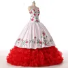 古典的な花の刺繍Quinceanera Prom Dresses 2022ボールガウン赤ホワイトフリルReal Photo Sweet 16ドレスヴァスチド・ド・ドレス