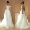 2020 billiga blommor bröllopsklänningar Juvel Kortärmad applikationer Lace Bröllopsklänning Sweep Train Custom Made Hot Sell Vestidos de Novia