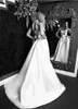 Spetsfläckbröllop Jumpsuit med löstagbart tåg 2020 Modernt stropplös backless Holiday Beach Bride Dress med Pant Suit6312876