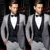 Ny design One Button Light Grey Groom Tuxedos Sjal Lapel Groomsmen Mens Passar Bröllop / Prom / Dinner Blazer (Jacka + Byxor + Vest + Tie) K198