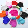 Handschoenen Leuke winter Babyhandschoenen Mittens Kinderen Volledige vinger bewaren Warme vaste kleuren voor sportfietsen Visserij Snowboard Running