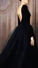 Stunning Black Långärmad Velvet Evening Klänningar Bateau Neck Open Back Prom Dress Tulle Kjol Golv Längd Formell Party Wear