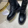 2019 جديد 19fw الأسود الإناث النساء الأحذية الكاحل يزين زهرة منمق النمط البريطاني الكعوب مكتنزة جولة تو