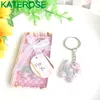 50pcs Baby Girl Girl Choused Favors Pink Carriage Key Chains na caixa de presentes Recém