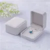 Pendientes de terciopelo de boda cuadrados Caja de anillo Caja de exhibición de joyería Cajas de regalo Estuche plegable de almacenamiento increíble wcw647