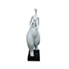 Weibliche nackte Körperskulptur, Kunsthandwerk, hochwertige Kunststatue im europäischen Stil mit Harz für die Café-Dekoration