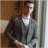 Elegant Design Slim Fitted Embroidery One Button Formal Banquet Suits Three Pieces With Blazer Pant Vest Wedding Stripe Tuxedos