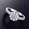 Lyxig Solid Silver Sona Diamond CZ Förlovning Ringar Smycken 925 Sterling Silver Bröllopsfinger Blomma Ringar För Kvinnor