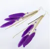 Les boucles d'oreilles en plumes à pampilles de style chaud avec plusieurs couches de perles de cristal brillantes sont élégantes, classiques et élégantes.