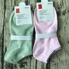 Unisex Ankle Socks女性の男性の靴下スリッパスポーツコットンアンクレットの女の子の靴下のトレンディな船の靴下夏のショートスニーカーストッキングクリスマスギフト